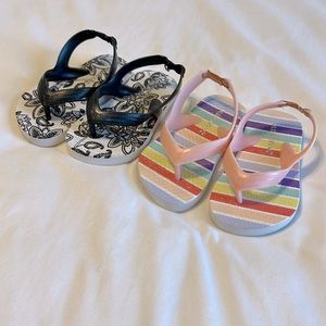 🦋 4 / $15 two pairs of flip flops size 5
